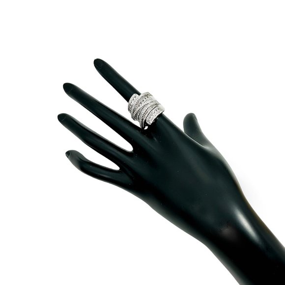 Ring Silver Plated Luxury Wide Zircon Stacking Ring with LED Jewelry Box - Picture 4 of 9